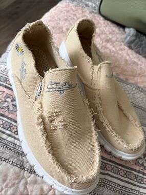 Women’s Beige Slip-On Canvas Sneakers made by Fashion